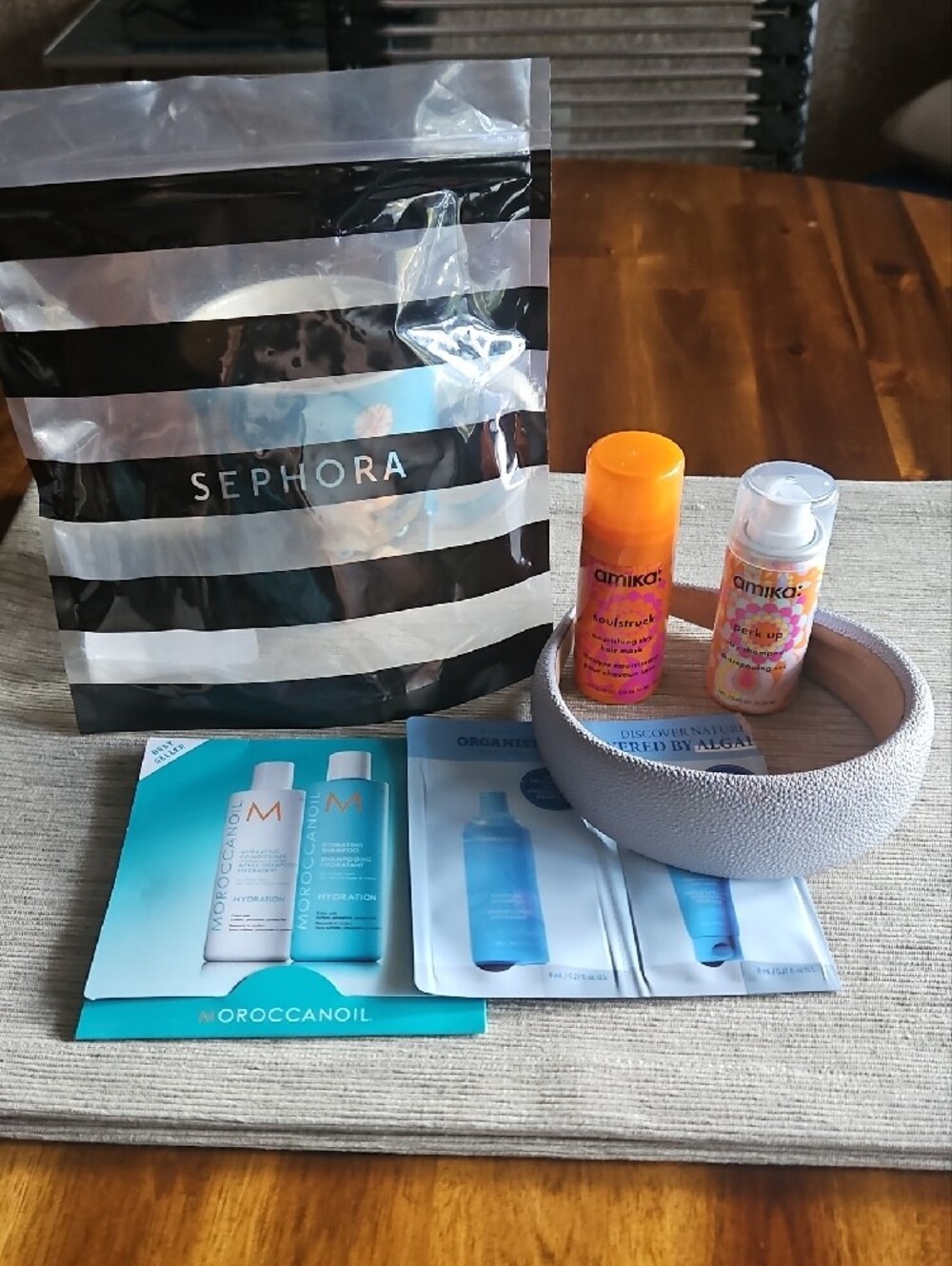 Amika  travel-size Hair Mask & Dry Shampoo .  Includes Hair Samples & Head Band.